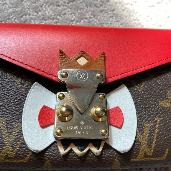 Louis Vuitton Sarah Wallet - Picture 2 of 13